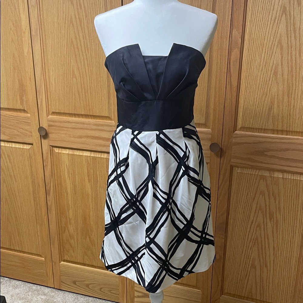 WHBM Strapless Black & White Print Cocktail Dress in Size 2